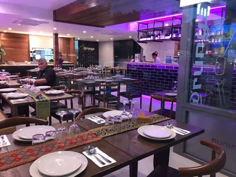@runya Thai, Paradise Point
 Open six days a week.
 11:30am to 3pm
 5pm to 9pm.
…