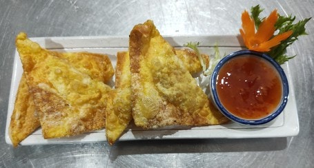 December special~ 
 Crunchy fried Wonton with sweet chilli sauce.
 ขอบคุณค่ะ.